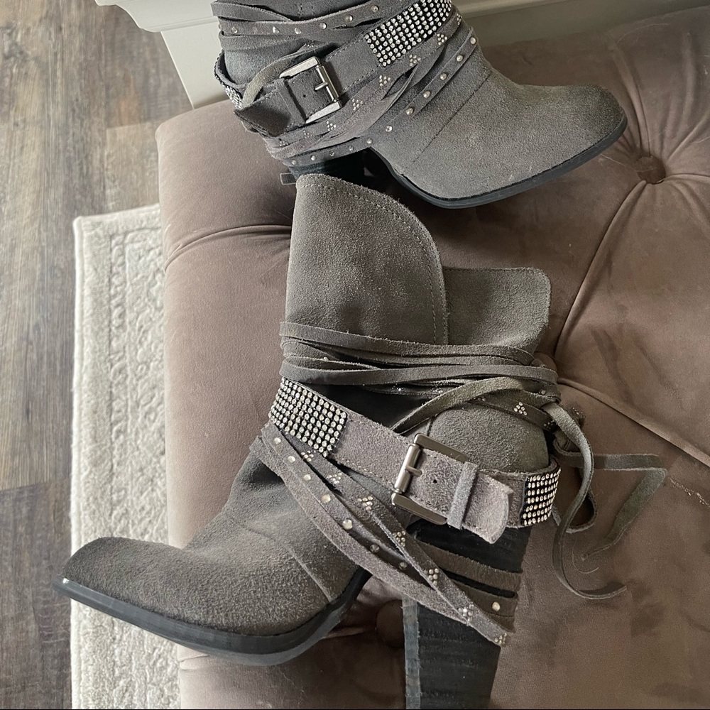 Womens boots size 7